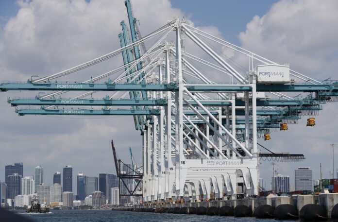 U.S. GDP declined 5% year over year in the first quarter, but economists are predicting an even sharper drop in the second quarter. / AP FILE PHOTO/WILFREDO LEE U.S. GDP declined 5% year over year in the first quarter, but economists are predicting an even sharper drop in the second quarter. / AP FILE PHOTO/WILFREDO LEE