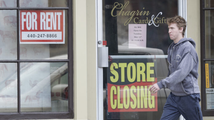 THERE WERE 80,646 Rhode Islanders who claimed some form of unemployment benefit last week. / AP FILE PHOTO/TONY DEJAK THERE WERE 80,646 Rhode Islanders who claimed some form of unemployment benefit last week. / AP FILE PHOTO/TONY DEJAK