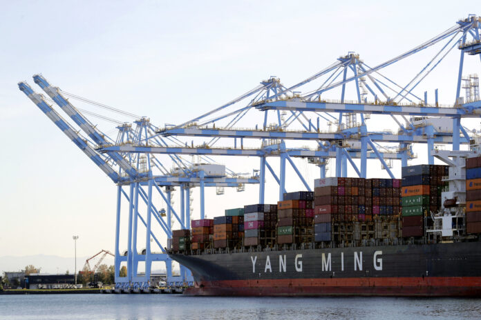 THE U.S. TRADE DEFICIT jumped to $68.1 billion in November as a surge in imports overwhelmed a smaller increase in exports. / AP FILE PHOTO/TED S. WARREN THE U.S. TRADE DEFICIT jumped to $68.1 billion in November as a surge in imports overwhelmed a smaller increase in exports. / AP FILE PHOTO/TED S. WARREN