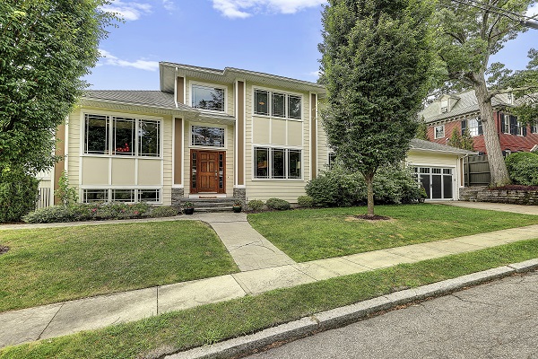 2,900-SQUARE-FOOT HOME at 156 Blackstone Blvd. 2,900-SQUARE-FOOT HOME at 156 Blackstone Blvd.