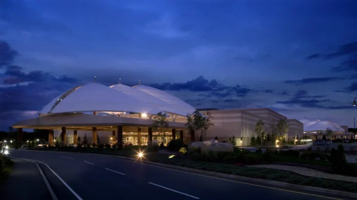 1334691844_7ea8-1-2 BALLY'S CORP. has agreed to sell the property and buildings of its two Rhode Island Casinos, Twin River Casino in Lincoln and Bally’s Tiverton Casino & Hotel in Tiverton, to Gaming & Leisure Properties Inc. for $1 billion, the Rhode-Island based gaming company announced Tuesday. / COURTESY BALLY'S CORP.