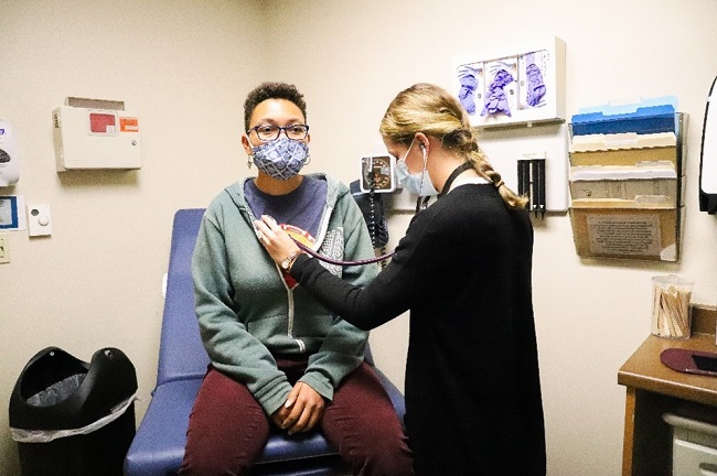 A NURSE PRACTITIONER at Thundermist Health Center examines a patient. / THUNDERMIST HEALTH CENTER