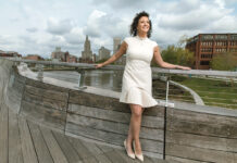 JPMorgan & Chase’s Desautel crunches numbers with kindness toward others MULTITASKER: JPMorgan Chase & Co. Vice President Elizabeth Desautel helps clients by taking on the role as both an investor and adviser.
PBN PHOTO/RUPERT WHITELEY
