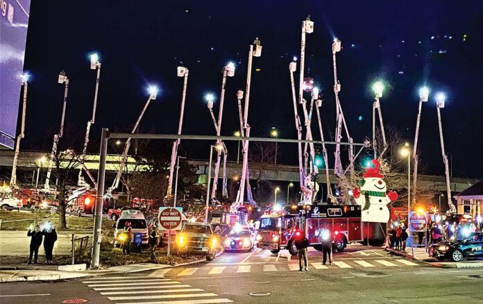HOLIDAY LIGHTS: Stanley Tree Service Inc. staffers participate in a Good Night Lights event for Hasbro Children’s Hospital in Providence.
COURTESY STANLEY TREE SERVICE INC. HOLIDAY LIGHTS: Stanley Tree Service Inc. staffers participate in a Good Night Lights event for Hasbro Children’s Hospital in Providence.
COURTESY STANLEY TREE SERVICE INC.