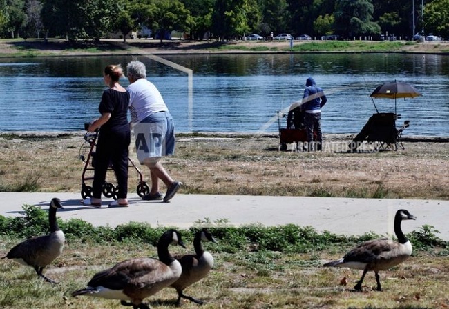 FAMILY CAREGIVERS in Rhode Island are faring better than those in most other states, according to a study by the website Seniorly.com. / AP FILE PHOTO/RICHARD VOGEL