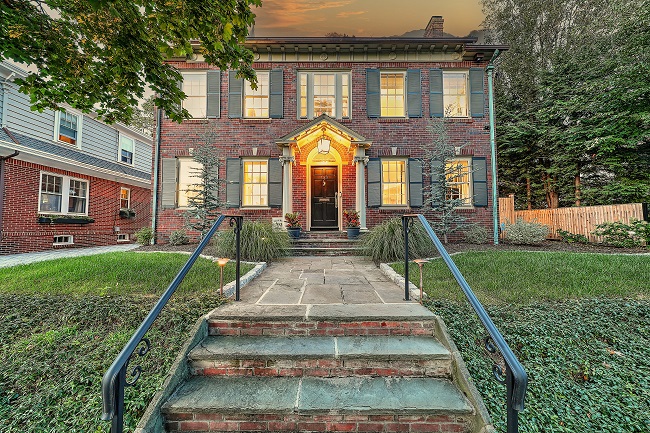A COLONIAL AT 185 Slater Ave. on the East Side of Providence was sold recently for $1.7 million. / COURTESY RESIDENTIAL PROPERTIES LTD.
