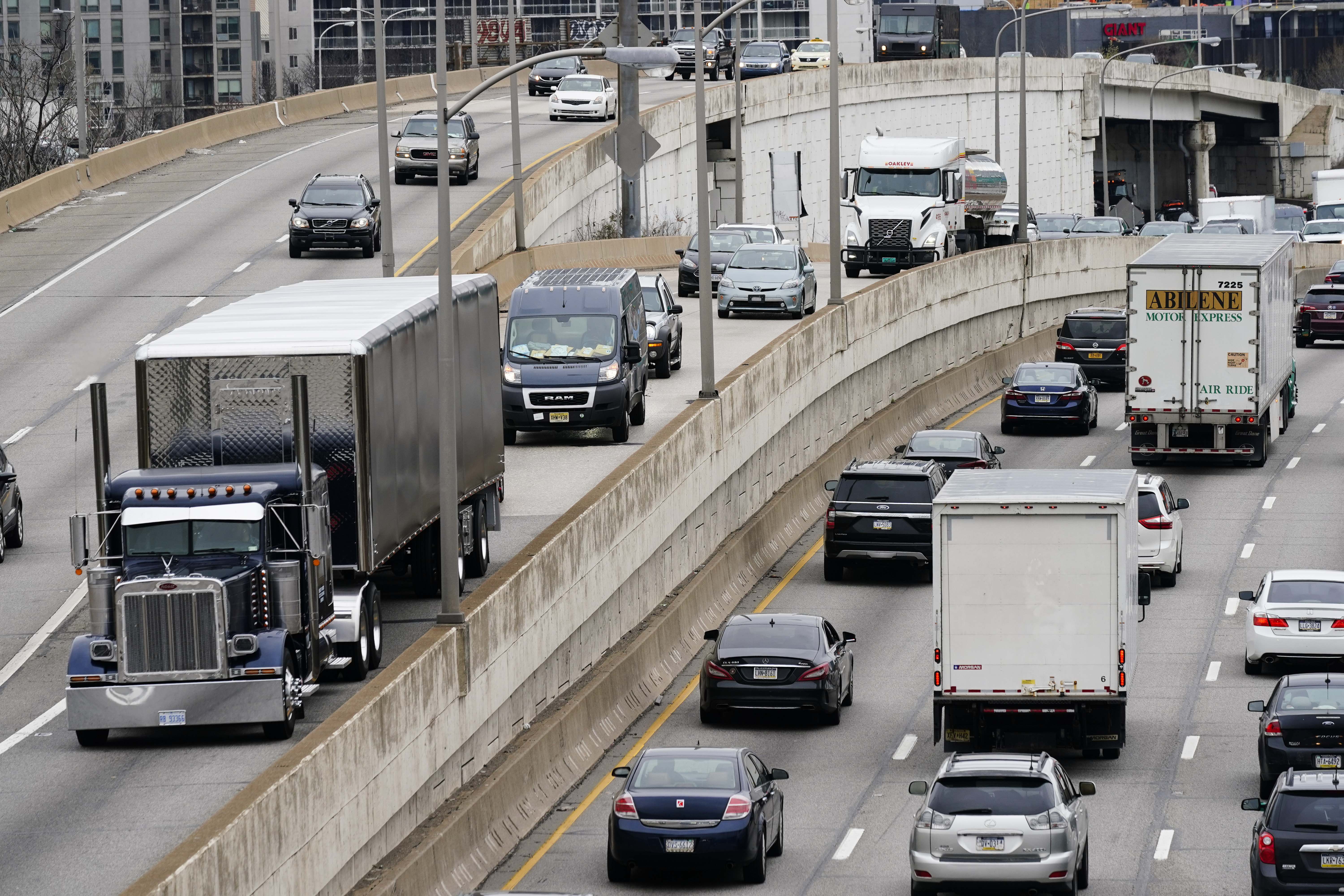 EPA Sets Strict Emissions Standards For Heavy duty Trucks Buses In Bid epa-sets-strict-emissions-standards-for-heavy-duty-trucks-buses-in-bid