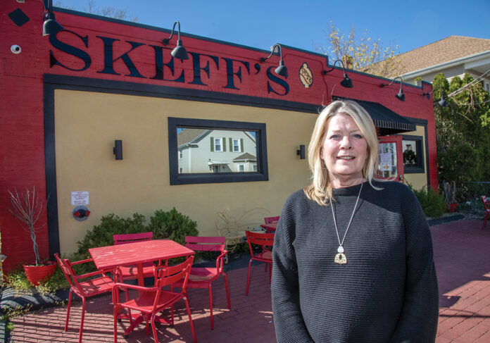 EMPTY SEATS: Traffic jams caused by the Washington Bridge lane closures have hurt many nearby businesses, including Skeff’s Pub in East Providence. Owner Eileen Harvey says business has been down.  PBN FILE PHOTO/­MICHAEL SALERNO