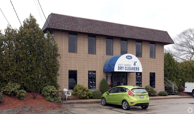 RINALDI BROTHERS Roofing Inc. recently purchased a two-story, multi-tenant retail building at 3681 Quaker Lane in North Kingstown for $530,000. / COURTESY SWEENEY REAL ESTATE & APPRAISAL