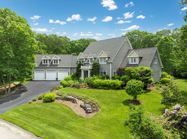 A COLONIAL-STYLE HOME at 60 Robincrest Court in Seekonk, Mass., located near the Rhode Island border, recently sold for $1.6 million, marking the largest-ever residential home sale in the town’s history. / COURTESY COMPASS INC.