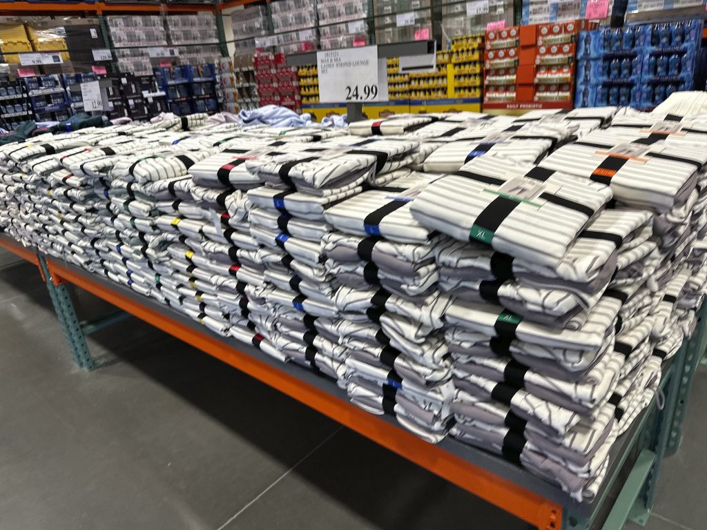 U.S. retail sales plunged last month as consumers pulled back after ...