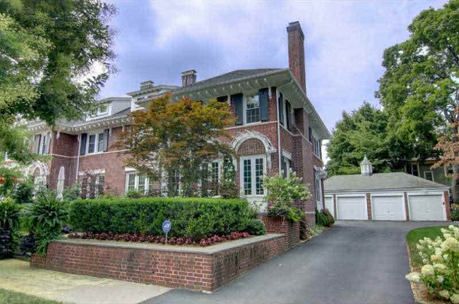Townhouse condo