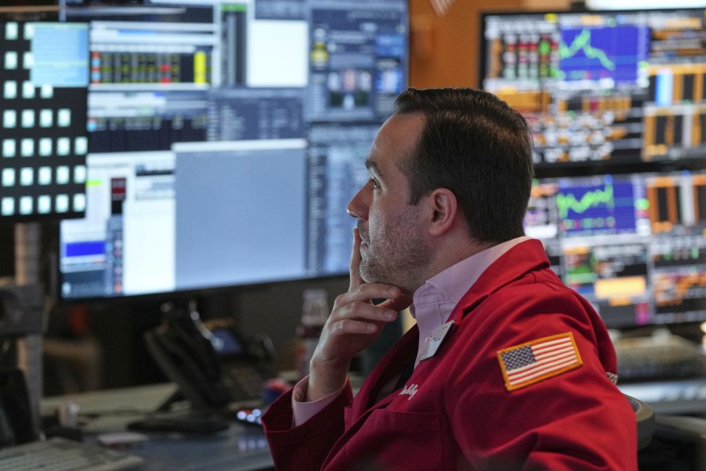 Dow plunges 2,200 after another day of Trump tariff chaos