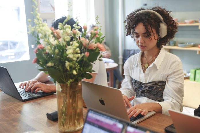 Philanthropy-Distrust-Institutions