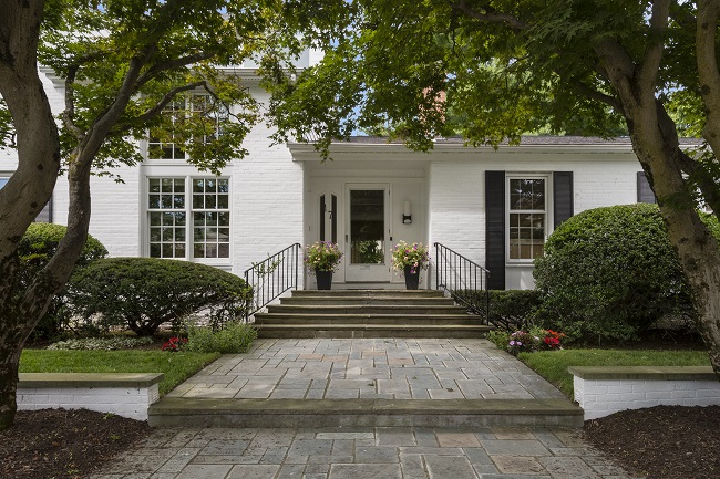 East Side colonial built in 1965 sells for $1.25M