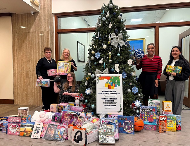 Rhode Islanders donate 7,067 gifts through BankRI’s Holiday Giving Tree
