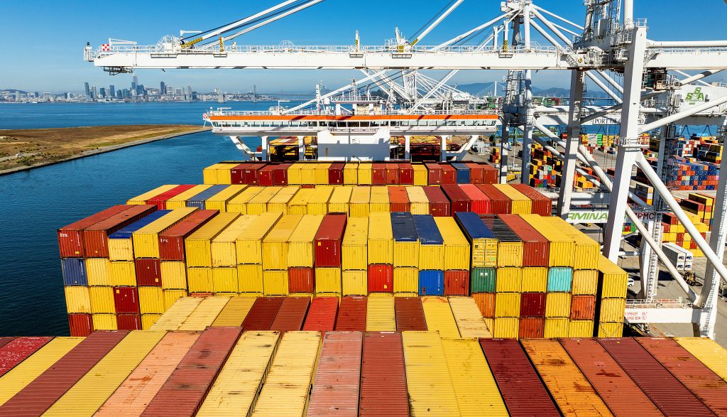 U.S. trade deficit slipped to $901B last year amid Trump tariffs 