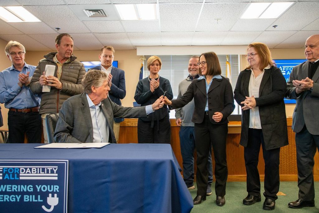 McKee signs executive order mandating review of energy programs