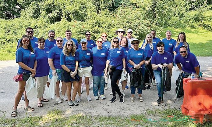 DRESSING THE PART: USI Insurance Services employees don matching T-shirts when regularly volunteering with nonprofits as part of the USI Gives Back program.
COURTESY USI INSURANCE SERVICES LLC DRESSING THE PART: USI Insurance Services employees don matching T-shirts when regularly volunteering with nonprofits as part of the USI Gives Back program.
COURTESY USI INSURANCE SERVICES LLC