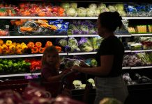 U.S. consumer confidence falls to lowest level in 7 months with gas stuck above $4