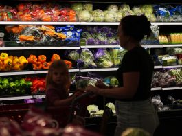 U.S. consumer confidence falls to lowest level in 7 months with gas stuck above $4