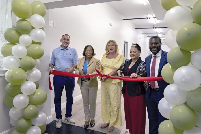 WRH lab ribbon cut