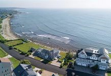 Homeowners facing nonrenewal get more time to find coverage CLOSER INSPECTIONS: As property insurers tighten their underwriting requirements, they now must give homeowners more notice of nonrenewal, according to a new state law intended to give the owner more time to find a replacement policy.
COURTESY MOTT & CHACE SOTHEBY’S INTERNATIONAL REALTY