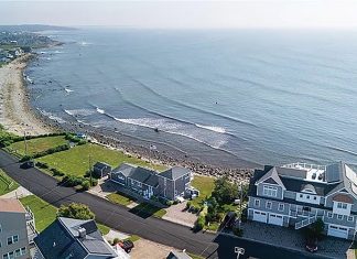 Homeowners facing nonrenewal get more time to find coverage CLOSER INSPECTIONS: As property insurers tighten their underwriting requirements, they now must give homeowners more notice of nonrenewal, according to a new state law intended to give the owner more time to find a replacement policy.
COURTESY MOTT & CHACE SOTHEBY’S INTERNATIONAL REALTY