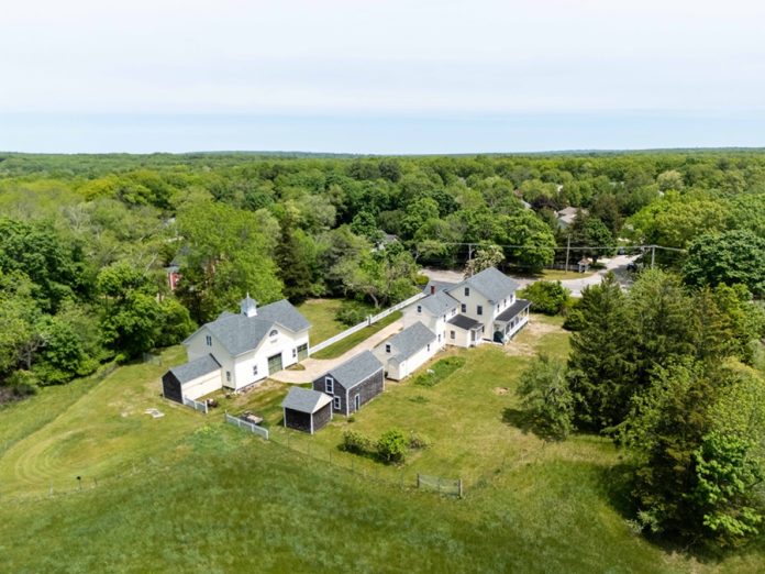 299 Davisville Road