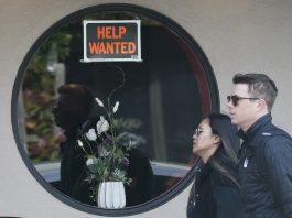 U.S. job openings rise slightly to 7.3 million as labor market remains sturdy despite higher costs