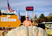 R.I. man sets world record for heaviest pumpkin