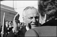Bruce Sundlun is sworn in asgovernor before the fall of thecredit unions. (File photo) Bruce Sundlun is sworn in as<br>governor before the fall of the<br>credit unions. (File photo)