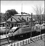Acela gains on airlines with 9-11’s help Cruising through Kingston,Acela heads for Providence.