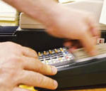 Credit options vary for merchants Bloomberg News Photo More consumers are preferring to make purchaes with credit and debit cards.