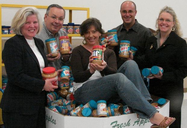 FROM LEFT, Rosie Connors, senior director, Rhode Island Community Food Bank; Giovanni and Kim from 92 PRO-FM?s ?Giovanni & Kim? and producer Will Gilbert; and Elizabeth B. Eckel, senior vice president, Washington Trust. / FROM LEFT, Rosie Connors, senior director, Rhode Island Community Food Bank; Giovanni and Kim from 92 PRO-FM?s ?Giovanni & Kim? and producer Will Gilbert; and Elizabeth B. Eckel, senior vice president, Washington Trust. /
