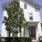 R.I. home sales rise 4.2% in February<br> as prices dip 4.1% SINGLE-FAMILY home sales rose 4.2 percent statewide in February and 5.6 percent in Providence County. Above, a Providence house for sale in 2005. /