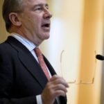 RODRIGO de RATO, managing director of the International Monetary Fund, speaks yesterday at the Peterson Institute in Washington, D.C. / 