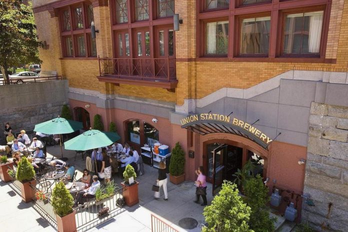 INSTEAD OF LICENSING outdoor areas with the rest of the premises, Providence requires restaurants to apply for a seasonal permit each year, and pay $135, even if the area is private property. Above, the dining area outside Union Station Brewery downtown. / INSTEAD OF LICENSING outdoor areas with the rest of the premises, Providence requires restaurants to apply for a seasonal permit each year, and pay $135, even if the area is private property. Above, the dining area outside Union Station Brewery downtown. /