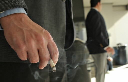 ADULTS ONLY: Cumberland Farms has settled charges it sold tobacco to someone younger than 18 at least 134 times from 2004 to mid-2006, the Mass. Attorney General's Office said. Above, a man smokes a Marlboro Light outside his workplace in Denver, Colo. / ADULTS ONLY: Cumberland Farms has settled charges it sold tobacco to someone younger than 18 at least 134 times from 2004 to mid-2006, the Mass. Attorney General's Office said. Above, a man smokes a Marlboro Light outside his workplace in Denver, Colo. /