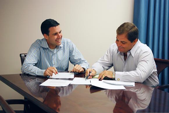 PURVIS SYSTEMS has been expanding its existing offices and has opened a new one in Phoenix. Above, marketing manager Richard Foster, left, meets with Antoine E. Gharios, director of corporate business development. / PURVIS SYSTEMS has been expanding its existing offices and has opened a new one in Phoenix. Above, marketing manager Richard Foster, left, meets with Antoine E. Gharios, director of corporate business development. /