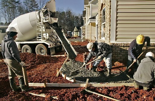 NOVEMBER SPENDING on nonresidential projects rose 2.1% compared with the month before, more than offsetting a 2.3% decline in spending on residential projects. Above, masons pour a concrete sidewalk last month at a Centex Homes project in Raleigh, N.C. / NOVEMBER SPENDING on nonresidential projects rose 2.1% compared with the month before, more than offsetting a 2.3% decline in spending on residential projects. Above, masons pour a concrete sidewalk last month at a Centex Homes project in Raleigh, N.C. /