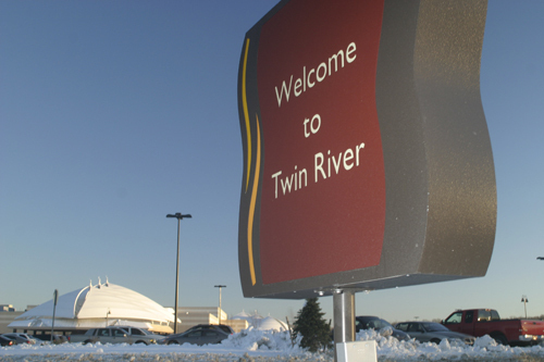 TWIN RIVER in Lincoln generates millions of dollars annually for the town, the state and its owners. Some state lawmakers now want to let the facility stay open 24 hours a day. / TWIN RIVER in Lincoln generates millions of dollars annually for the town, the state and its owners. Some state lawmakers now want to let the facility stay open 24 hours a day. /