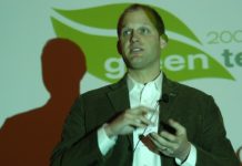 ROBERT HILDRETH, VP of global strategy for green marketing for Saatchi & Saatchi, spoke about the need to make the sustainability movement "irresistible" during the Brown Forum for Enterprise's 2008 Green Technology Conference. / 