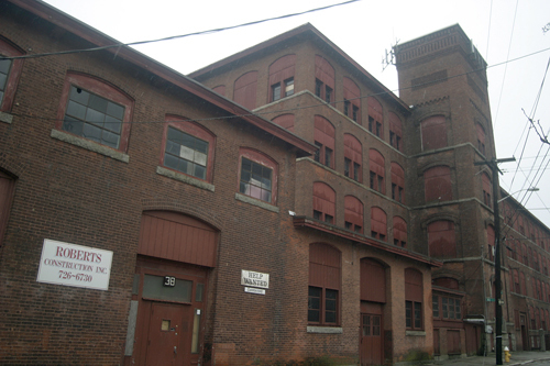 DEVELOPERS PLAN to turn the former Slater Cotton Mill in Pawtucket into 124 condominiums. City leaders hope the project will help bring more people downtown. / DEVELOPERS PLAN to turn the former Slater Cotton Mill in Pawtucket into 124 condominiums. City leaders hope the project will help bring more people downtown. /
