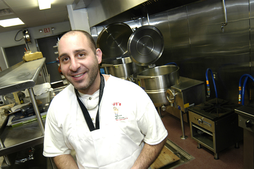 OWNER DAVID GRAVINO, in the expanded kitchen of Iggy’s Doughboys and Chowder House, at Oakland Beach in Warwick. / OWNER DAVID GRAVINO, in the expanded kitchen of Iggy’s Doughboys and Chowder House, at Oakland Beach in Warwick. /