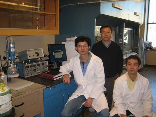 BROWN UNIVERSITY RESEARCHERS Chao Wang, left, Shouheng Sun, center, and
Tetsunari Koda are on a team proving new ways to boost chemical reactions in fuel cells. / BROWN UNIVERSITY RESEARCHERS Chao Wang, left, Shouheng Sun, center, and
Tetsunari Koda are on a team proving new ways to boost chemical reactions in fuel cells. /