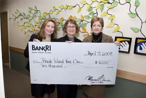 FROM LEFT: Patricia Saracino, vice president of community relations for BankRI; Lisa Smolski, executive director of Rhode Island Free Clinic; and Merrill Sherman, president and CEO of BankRI. / FROM LEFT: Patricia Saracino, vice president of community relations for BankRI; Lisa Smolski, executive director of Rhode Island Free Clinic; and Merrill Sherman, president and CEO of BankRI. /
