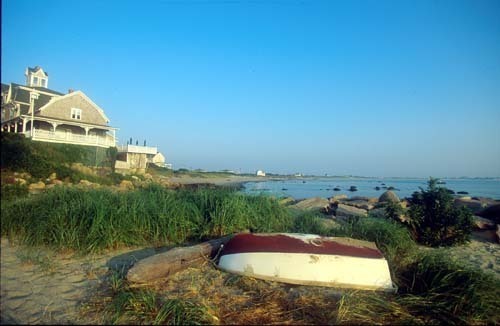 BLOCK ISLAND’S Crescent Beach is one of many attractions that state and local officials are counting on to lure new visitors to Rhode Island this summer. / BLOCK ISLAND’S Crescent Beach is one of many attractions that state and local officials are counting on to lure new visitors to Rhode Island this summer. /