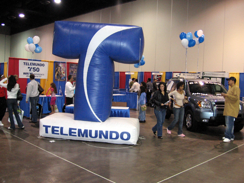 VISITORS check out Hispanic businesses featured at a business expo in Providence last year that was sponsored by WRIW Telemundo Providence. / VISITORS check out Hispanic businesses featured at a business expo in Providence last year that was sponsored by WRIW Telemundo Providence. /