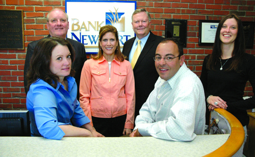 The Adminstration at BankNewport makes efforts to reward top-performing
employees said Vice President Nelson Texeira, front row, right. / The Adminstration at BankNewport makes efforts to reward top-performing
employees said Vice President Nelson Texeira, front row, right. /